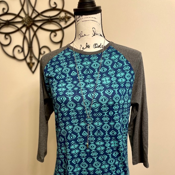 LuLaRoe Randy Top- Size Small 👚 - Picture 2 of 7